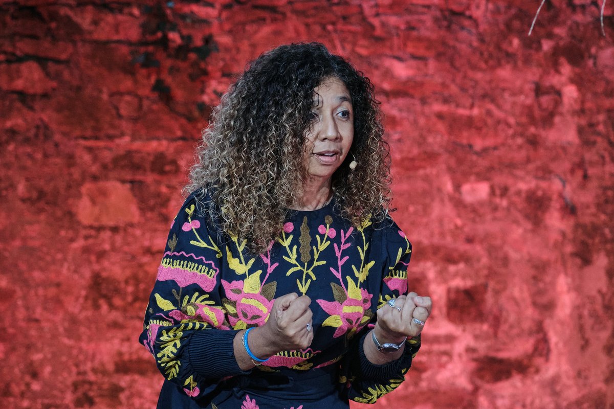 navoltadafolla's tweet photo. Novo episodio no meu podcast Na volta da Folla. Falamos con @SoleFelloza da nova edición do @FestAtlantica que acaba de comezar, das relacións entre festivais e comunidades locais, a remuda xeracional da narración oral galego ou o traballo cos nenos ao redor da tradición oral. https://t.co/5TnWqf6moN