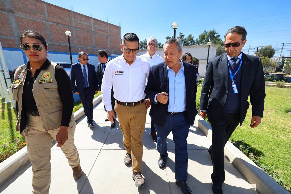 freddysolanog's tweet photo. El verdadero desarrollo se construye cuando la innovación llega a quienes más la necesitan.

En Arequipa impulsamos la interconexión de las 27 IPRESS de EsSalud mediante el Centro de Telemedicina, un avance que fortalecerá el acceso a una atención especializada más oportuna, moderna y de calidad para miles de asegurados, acercando servicios de salud sin que la distancia vuelva a ser una barrera.

Cada paso hacia la transformación digital representa una oportunidad para brindar una atención más eficiente, conectar a más especialistas con más pacientes y seguir reduciendo las brechas que aún enfrentan muchas familias para acceder a una atención oportuna.

Seguiré impulsando una gestión que convierta la innovación en bienestar, reduzca desigualdades y haga que los servicios públicos estén cada vez más cerca de la gente. Porque el progreso cobra verdadero sentido cuando mejora la vida de las personas. 💪🇵🇪