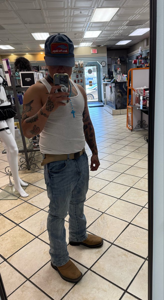 pantherdaddy1's tweet photo. Hey 👨🏻#nsfwtwt #ftm #transnsfw https://t.co/OKv5lxAMnK