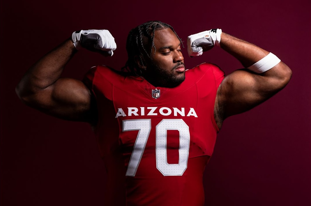 SleeperAZCards's tweet photo. LT Paris Johnson Jr, who is under team control through the 2027 season, is seeking "$40 million" per year on his next contract, per @joshweinfuss 

(📸@AZCardinals) #RiseUpRedSea https://t.co/t0vL8iyTz1