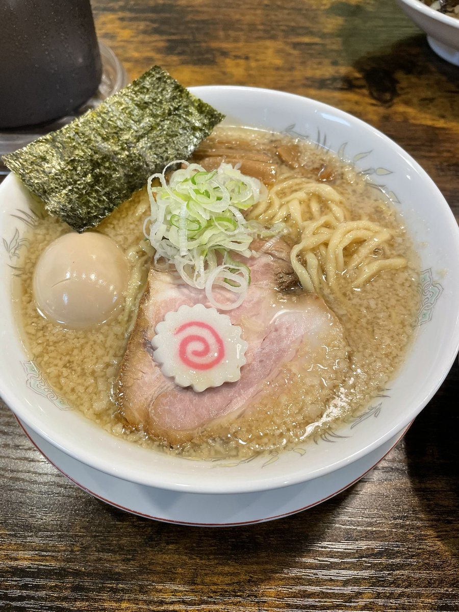 hrto12's tweet photo. Old School 中華ソバ Miya De La Soul＠入間

背脂中華ソバ　肉めし

昨日の朝👍麺は、平打ちで美味しい👍スープは、熱々で、煮干しと背脂があって美味しい👍肉めしも食べて👍ごちそうさまでした☺️ https://t.co/4uiVs7fAIZ