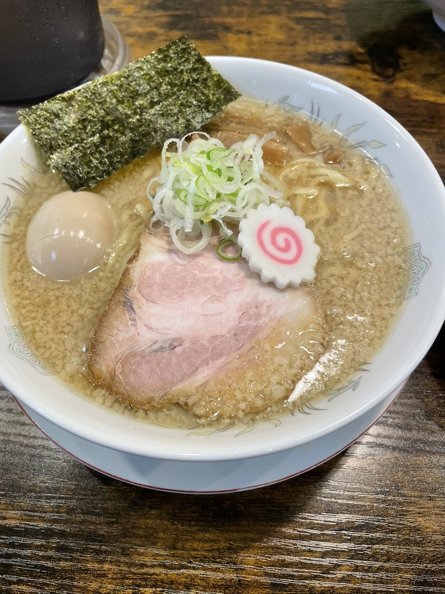 hrto12's tweet photo. Old School 中華ソバ Miya De La Soul＠入間

背脂中華ソバ　肉めし

昨日の朝👍麺は、平打ちで美味しい👍スープは、熱々で、煮干しと背脂があって美味しい👍肉めしも食べて👍ごちそうさまでした☺️ https://t.co/4uiVs7fAIZ