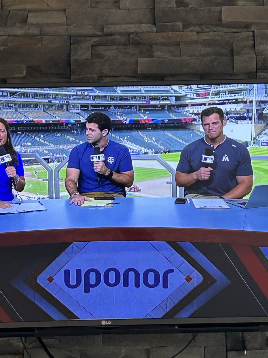 coachjc03's tweet photo. @NjTank99 your favorite is now doing twins tv https://t.co/EdzBPYvIRw