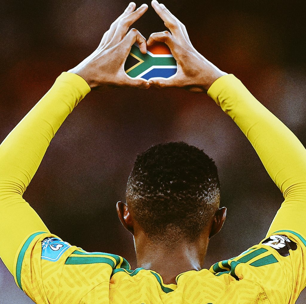 GlennLibbie's tweet photo. Proud of Ya'll 💚 💙 🤍 🖤 💛 ❤️

🇿🇦 🇿🇦 🇿🇦 - thank you for the unbelievable representation. Now come back home safely &amp; let's celebrate as only we Saffa's know how to 🔥 😅

@BafanaBafana @FIFAWorldCup #FifaWorldCup #BafanaBafana https://t.co/XgZiocqMLa