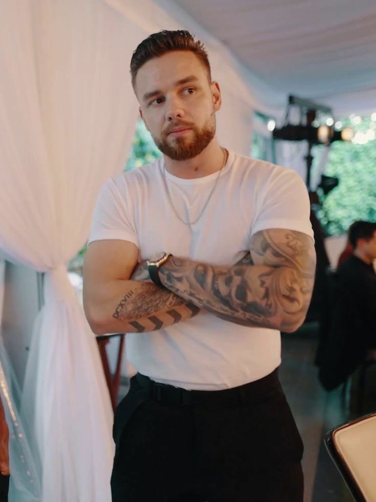 LiamCrave's tweet photo. What does Liam and Sulley have in common?

They are both big and strong but deep down they're just massive teddy bears with a heart of gold https://t.co/F07mXktcqS
