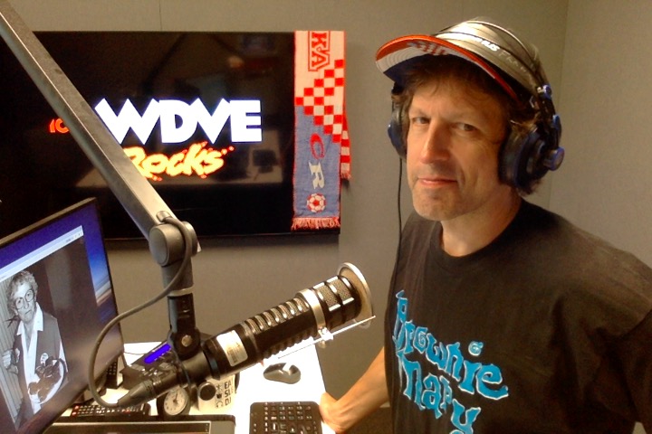 guyovernight's tweet photo. Taking you into #Sunday evening on @DVERADIO !
I'm #Live from 5 eastern on 102.5fm in #Pittsburgh.
At 9pm I'll bring you #DVE's #Homegrown Show,
loaded with #PittsburghMusic!
Keep yer #Weekend rolling on 102.5 @DVERADIO https://t.co/RZcUFB48NG