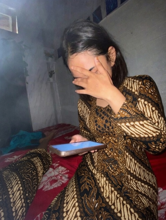 wemrdle's tweet photo. karina ditelfon orang rumah suruh pulang https://t.co/6cyXAH8kMq