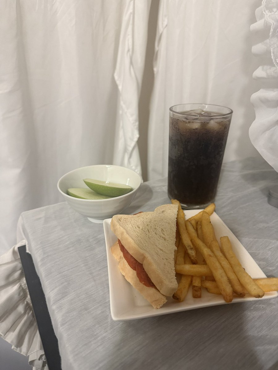 sanctionedoff's tweet photo. Day 1/42 
145.8 lbs 
♡ 913 cals 
♡ 55g protein 
♡ 21g fiber 
♡ 1.5k steps 

Day 1 of trying to take better care of my mental and physical health erm. https://t.co/QFc3rNlnCK