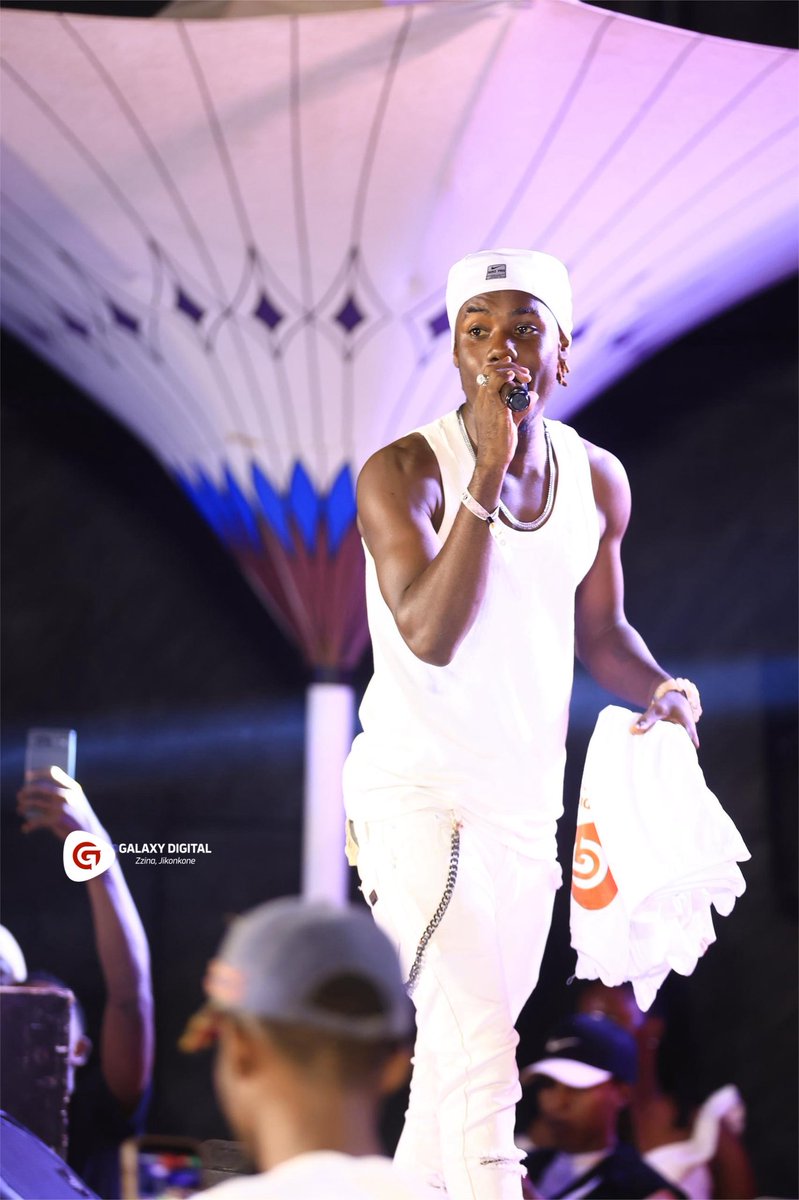 GalaxyFMUg's tweet photo. That @MceeShavix performance at the  #DJNimrodAllWhiteParty26 was a 10/10 👌

#ZzinaLifeStyle https://t.co/ahA7bL4zHF