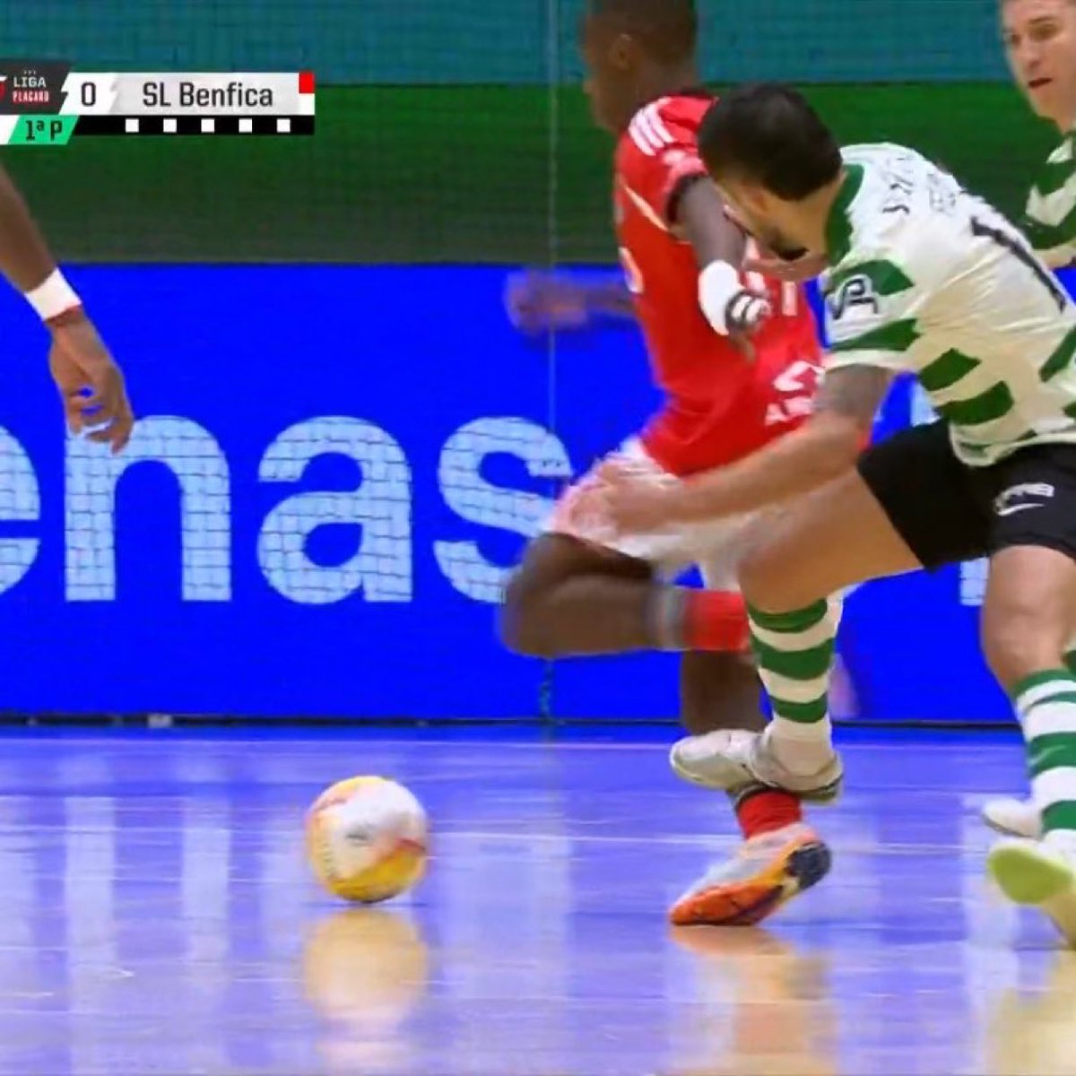 Sim1904oBenf1ca's tweet photo. No jogo 4 o Valério não foi expulso por esta falta.
Hoje faz o penalti que dá o bicampeonato ao Benfica.
Que ironia poética 🫶🏻 https://t.co/dRiHJKeF2c