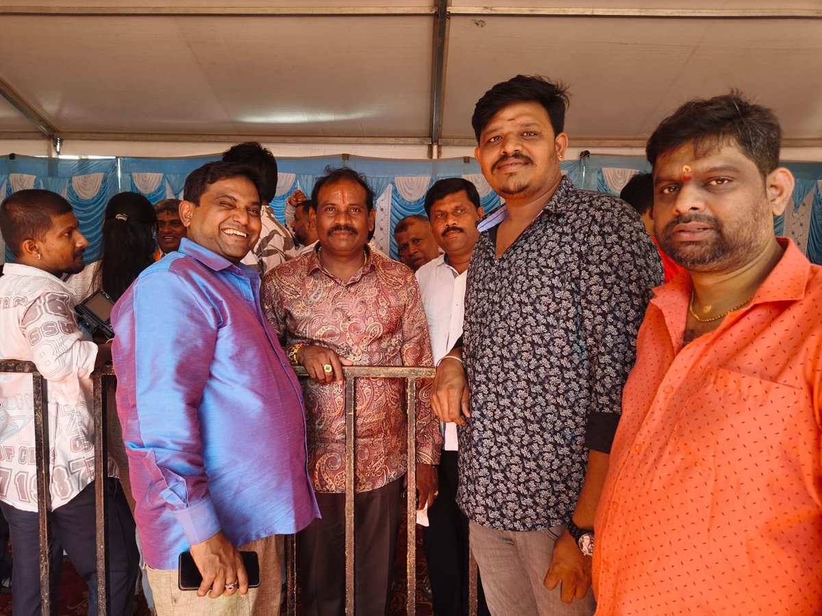 girishkumar2007's tweet photo. ಮಾಜಿ ಬಿಬಿಎಂಪಿ ಸದಸ್ಯರಾದ ಹೆಚ್ ನಾರಾಯಣ್ ರವರ ಕುಟುಂಬದ ದೇವರ ಕಾರ್ಯಕ್ರಮದಲ್ಲಿ ಭಾಗವಹಿಸಲಾಯಿತು https://t.co/Tvip1KIfyl