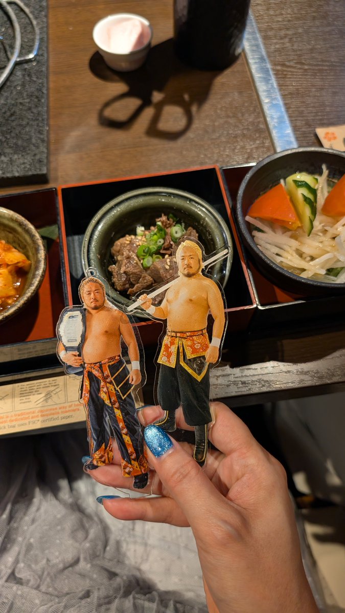 taiko0405's tweet photo. 1日1道雄

美味い盛り合わせと道雄
焼肉ランチで出てきた盛り合わせ
キムチ、すじ煮、サラダ
キュウリの飾り切りとか手が込んでるってことはお肉も信頼できるじゃない？
さて、道雄は自分が食べたいだけのタコス会を開くそうですよ
空けといてあげてね!

道雄、今日は何すんだ？（月曜）

#影山道雄 https://t.co/6zLwX5kw8j
