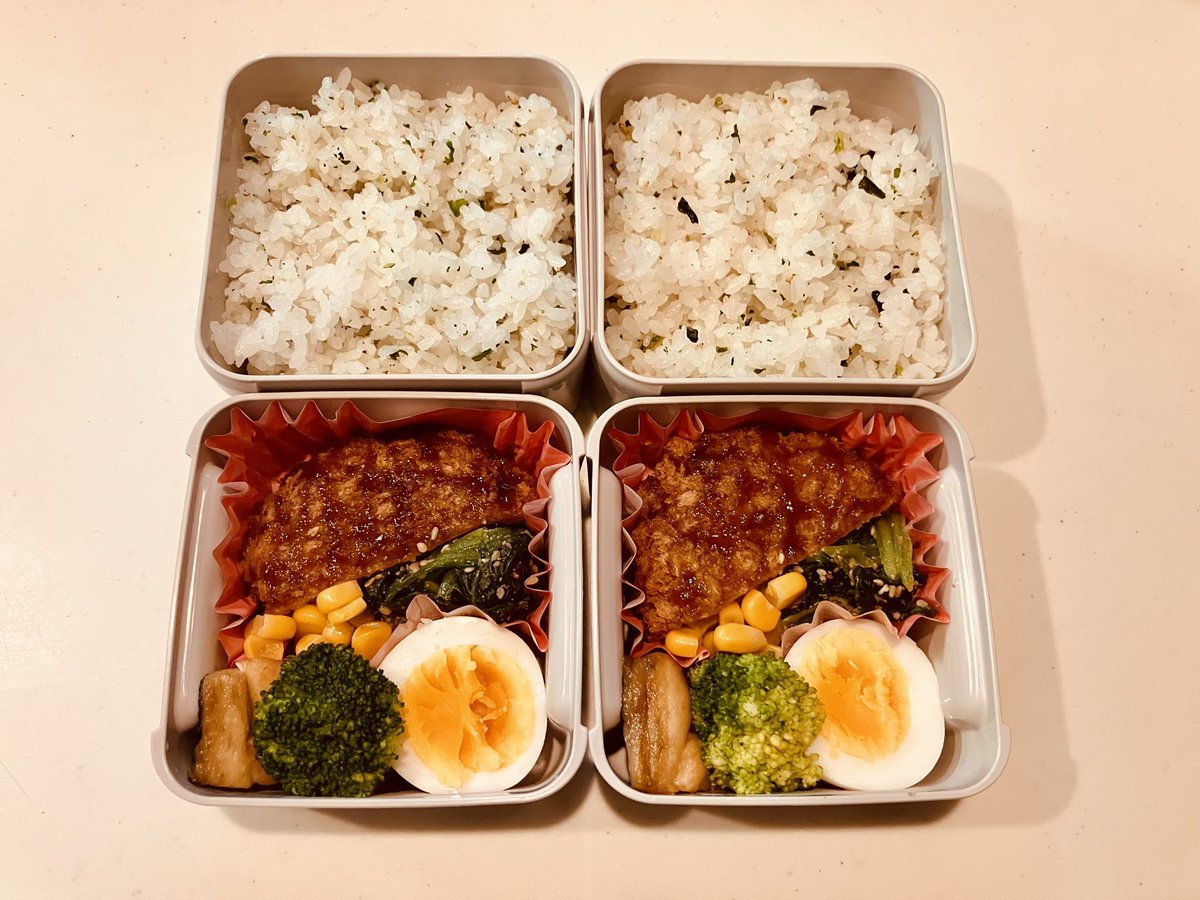 LR_handmade's tweet photo. おはようございます☁️
今日は早く出ると言われいつもより20分早く起きてお弁当作り😪朝練と変わらない…
今週もゆるく頑張ろ～😌
 #お弁当
 #お弁当記録
 #双子女子
 #高校生弁当 https://t.co/Sob2SK92fv