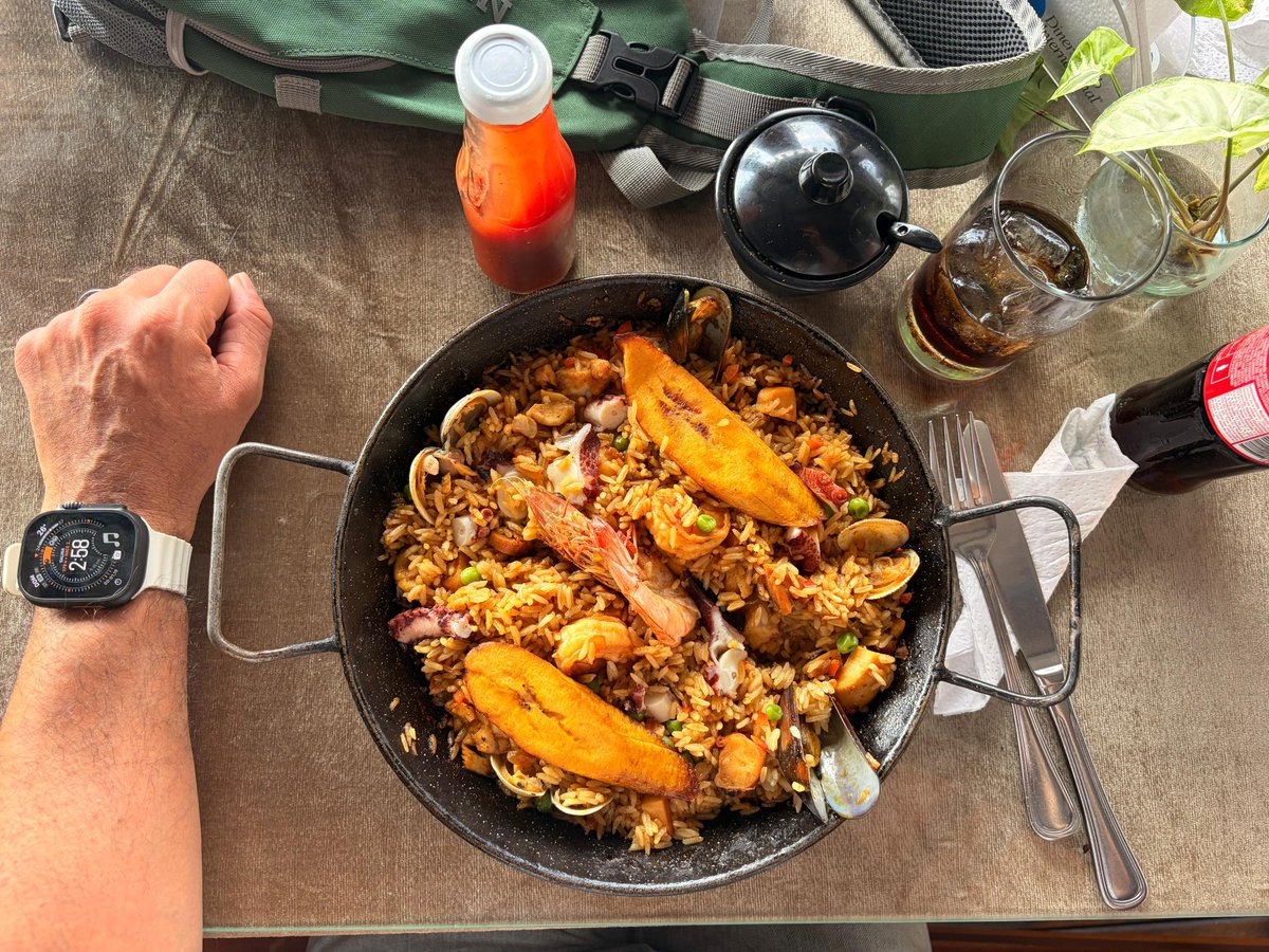 AbogadoFeroz's tweet photo. Arroz marinero en Mar y Tierra, ¡BRUTAL! 😗👌🏽🍲 #Mariscos #Domingo #Salinas #Feriado https://t.co/sau8bbHnYm
