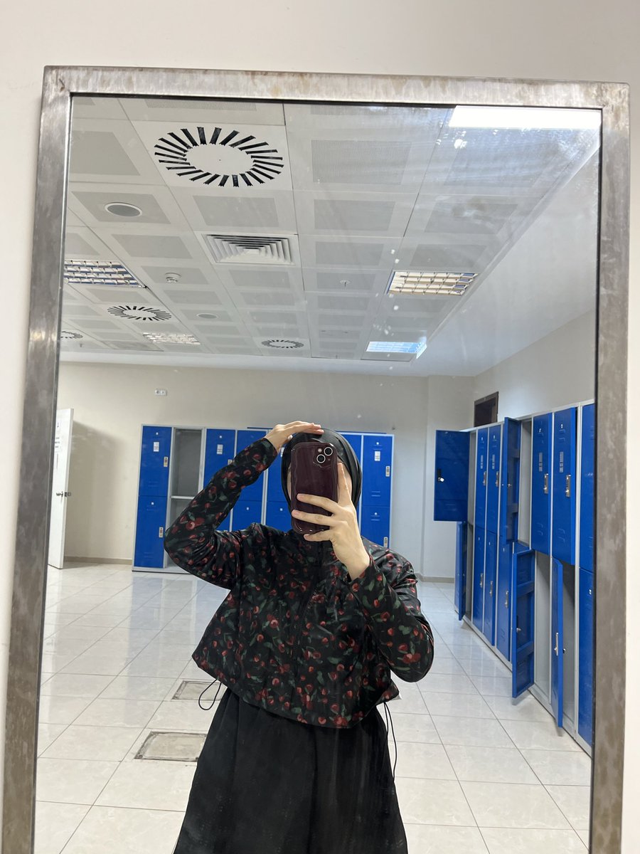 Didarben's tweet photo. Köpekleme✅
Suda kalma✅
Sırt üstü✅
yaza hazırım arkadaşlar şimdilik bu kadar teknik yeter fkfjjd ama kendimi tebrik ediyorum huzurlarınızda zira havuz kenarını bırakamayan ben 2.30 metre suda tek başıma yüzebildim elhamdülillah 🥳 https://t.co/z1BxuwvYXA