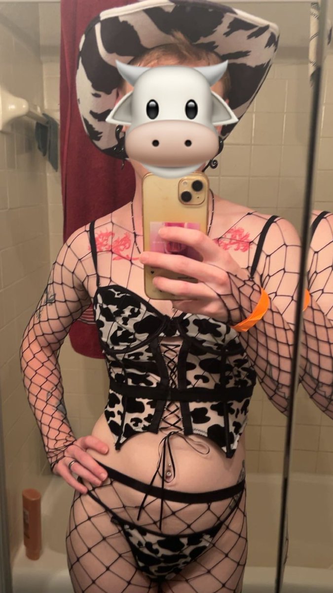 ownerofchloe's tweet photo. Another pic of this fit 🖤🤍🖤🤍✨#ftm #femftm #ftmdom #ftmfemboy #nsfwtwt #crossdressing https://t.co/lKISkFyQDl