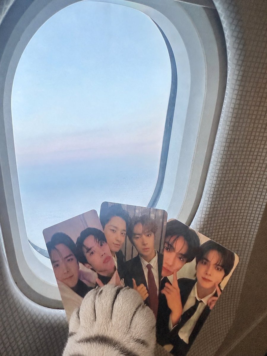 savethe___2's tweet photo. 둘이 갔다 셋이 오는 것,,,, 빵밀키스쇼,,,, #팬미팅후기 https://t.co/Upvagf8Bix