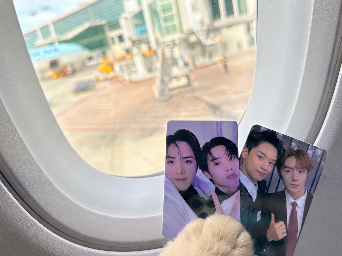 savethe___2's tweet photo. 둘이 갔다 셋이 오는 것,,,, 빵밀키스쇼,,,, #팬미팅후기 https://t.co/Upvagf8Bix