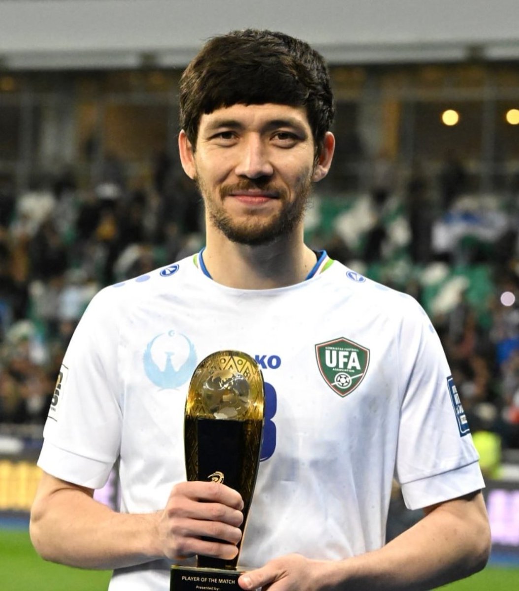 periodistan_'s tweet photo. Es muy interesante ver los rostros de los jugadores de UZBEKISTÁN, porque se ve claramente como el país es un CRUCE DE CAMINOS DE LA HISTORIA.

Fayzullaev, con evidente trazo mongol. Alijonov, a quien se le ve más lo persa/tayiko. Nasrullaev, una cara 100% túrquica.
Asia Central. https://t.co/7x2N01u6LL
