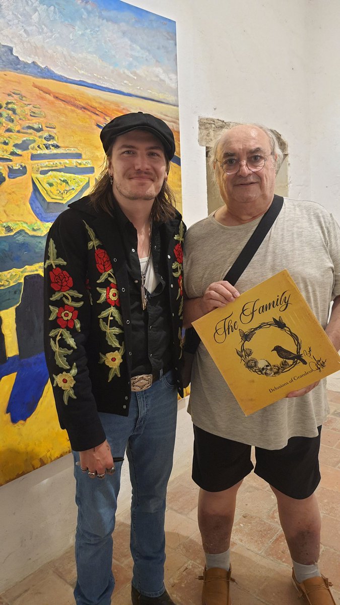 athomic53's tweet photo. @GeorgesLangRTL @marcmor29185715 @StanislasPetit @PetitBruno2732 
Nouvelle rencontre avec @dleblancmusic avec en plus, une dédicace de son nouvel album en famille encore inédit en France. Dylan est toujours aussi sympa, abordable, plein d'humour... https://t.co/J40OmmgaLS