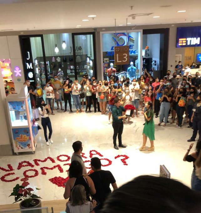 senshi_real's tweet photo. opinem sobre

PEDIDO DE NAMORO EM PÚBLICO

vcs gostariam de receber um pedido de namoro assim? https://t.co/fFmC68pyof