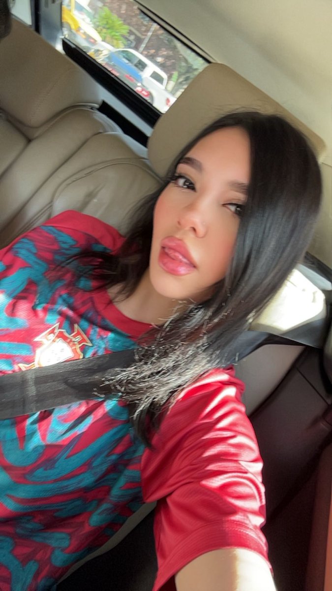 roxmauh's tweet photo. I’m so cute https://t.co/eY632vnyk9