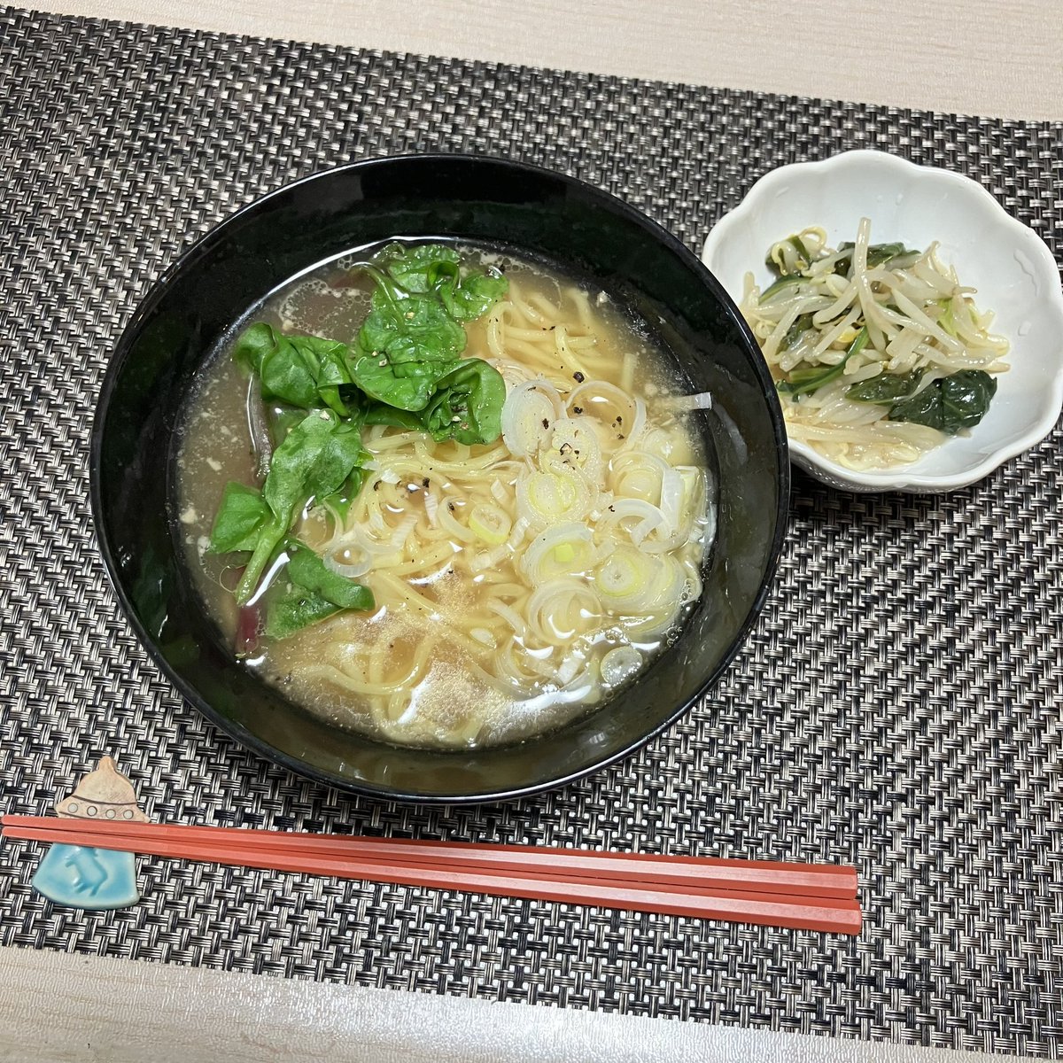 imaginary_udon's tweet photo. 塩サバオリーブオイルロースト
とんこつラーメン
庭ビーツでボルシチパーチー
うどん
#自炊記録 
#X家庭料理部 
#料理好きな人と繋がりたい https://t.co/P92JocTwLI