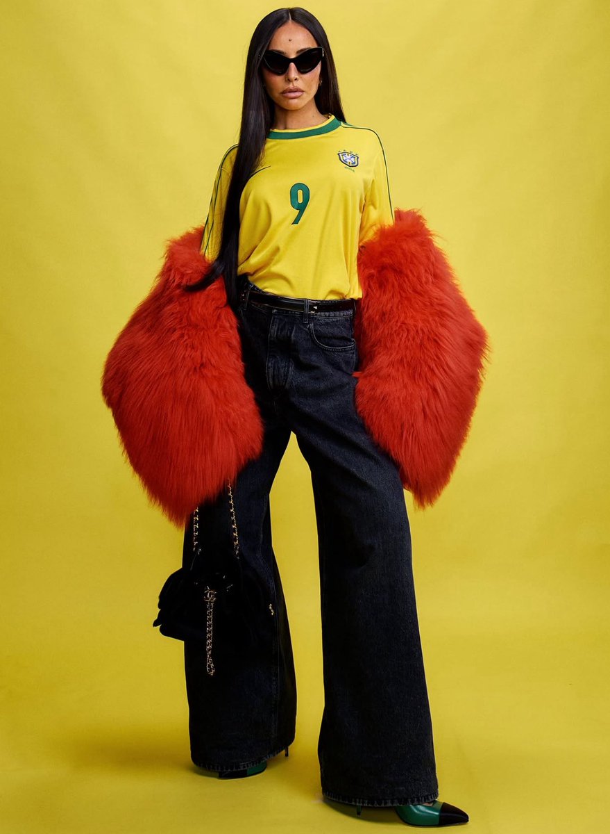 Fashionismo's tweet photo. A @SabrinaSato tá 100000/10 como garota Chanel! https://t.co/58zDIjYaad
