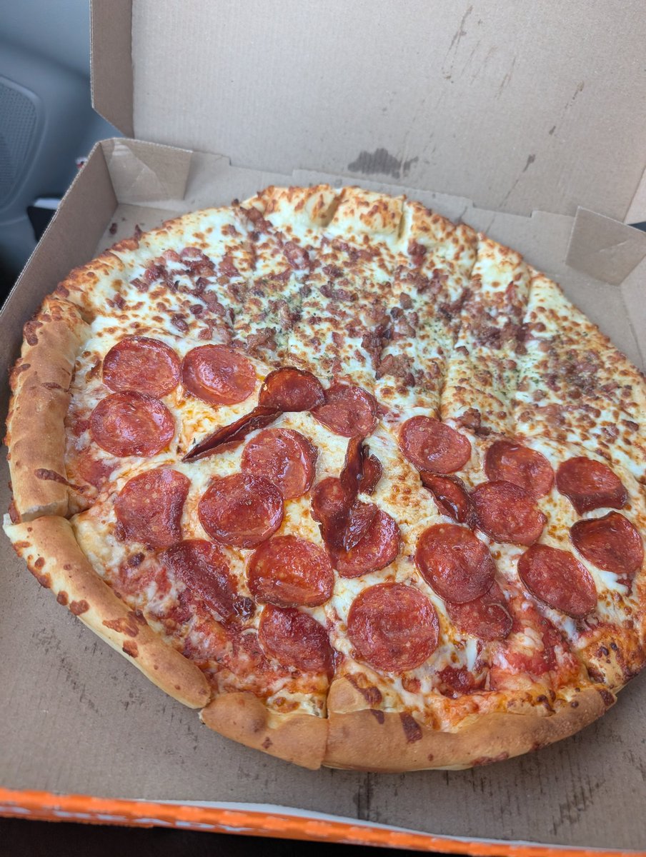 borosbelly's tweet photo. Ate a whole large pizza and two shakes in one sitting yesterday 🫣 it felt sooo good being utterly stuffed 🙂‍↕️ https://t.co/Ubv5gYKxHP