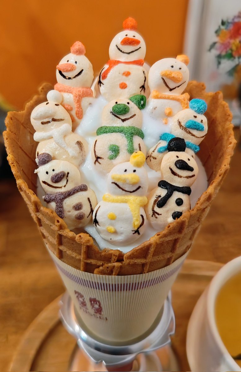 yu1chaska's tweet photo. 昨日、千駄ヶ谷のレティエさんへ🍦
予約していた雪だるまソフトをいただきました⛄
マスカルポーネのソフトクリーム美味しかったー😋
すのチルちゃん達&⛄柄のうさぎさん🐰も一緒に📸
#LAITIER https://t.co/NEwVPJxTEi