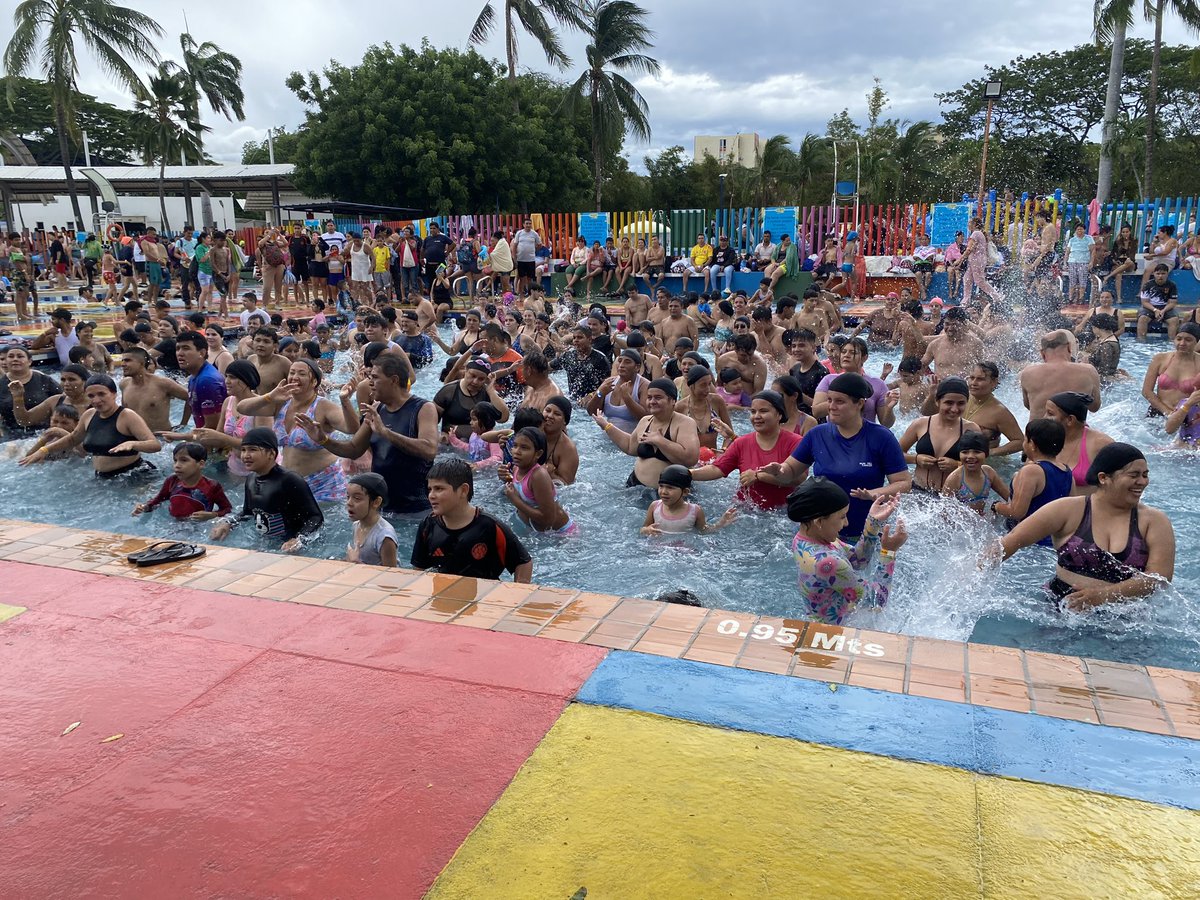 comfaoriente's tweet photo. 📸 Momentos que nos dejó la Pool Party de nuestro Centro Recreacional Villa Silvania.
Somos #ComfaOriente, somos #LaCajaDeLosBeneficios https://t.co/RUGZYkowPH