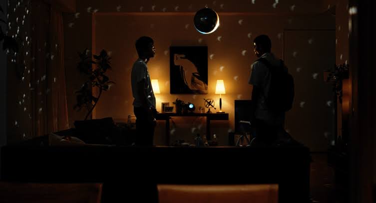 s4bzzzz's tweet photo. Happyend (2024) dir. Neo Sora

An excellent debut film and one of my favourites of the decade. One of the best coming of age stories I have seen. I couldn’t help but feel Edward Yang’s influence whilst watching this as well. So excited to see what Neo Sora does next. https://t.co/1fPl1ZGftx