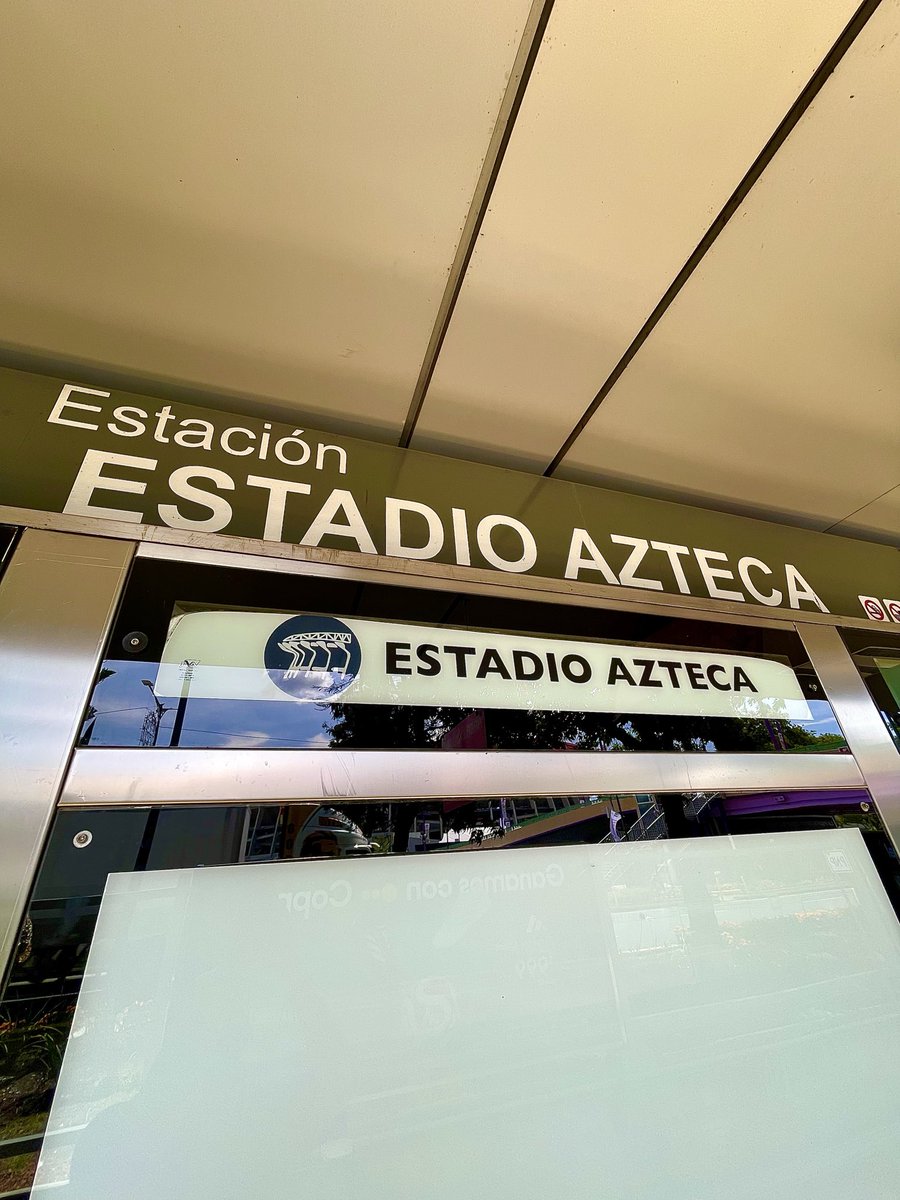 Hechoycontexto's tweet photo. El mejor revés involuntario al capitalismo rapaz  
#siempreseráEstadioAzteca https://t.co/bibesobwrA