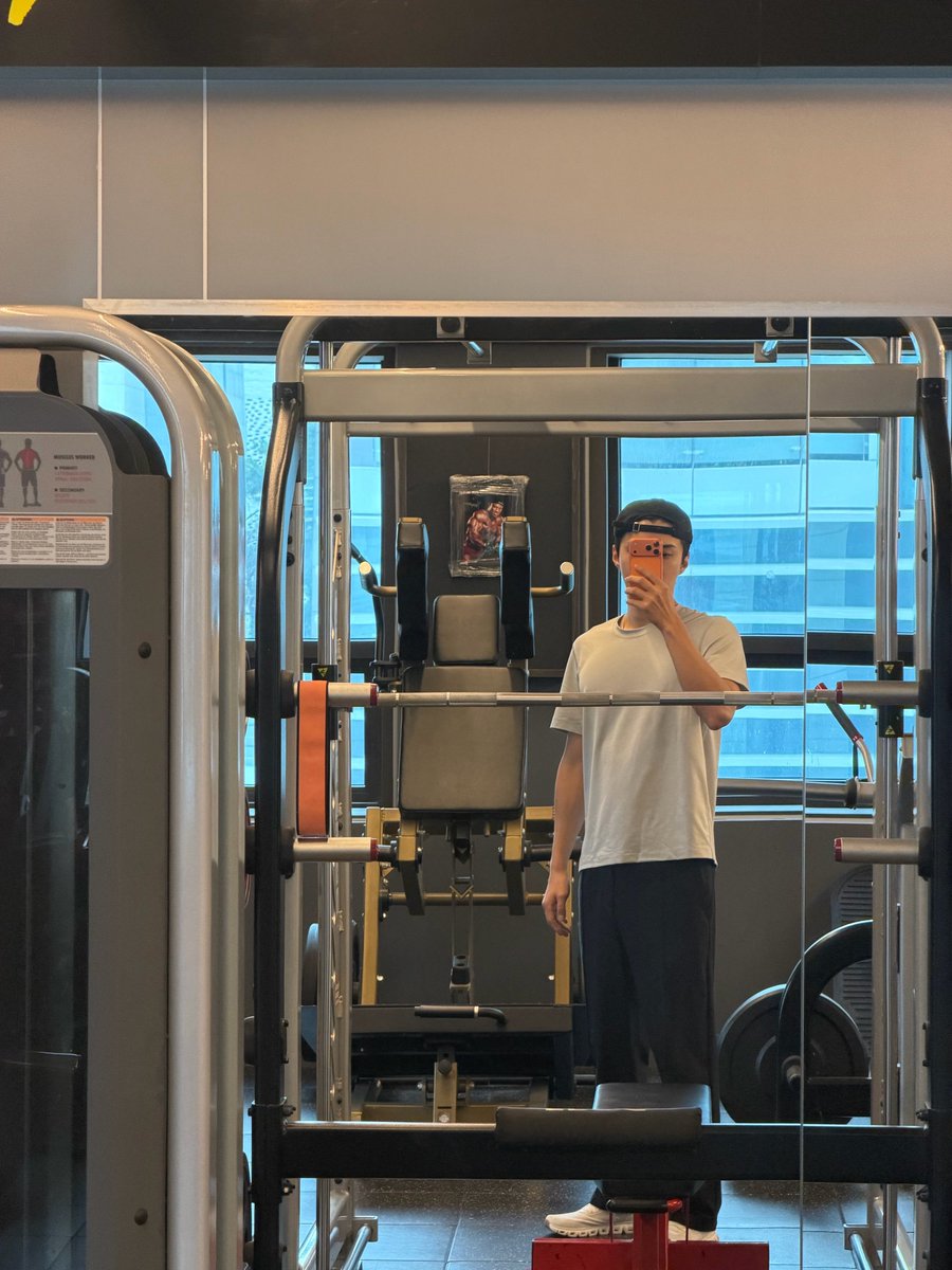 milkteus's tweet photo. 260629 sehun 🧼💌

“fighting for monday”
(photo)
(new sticker) https://t.co/cE8Ro0AxuD