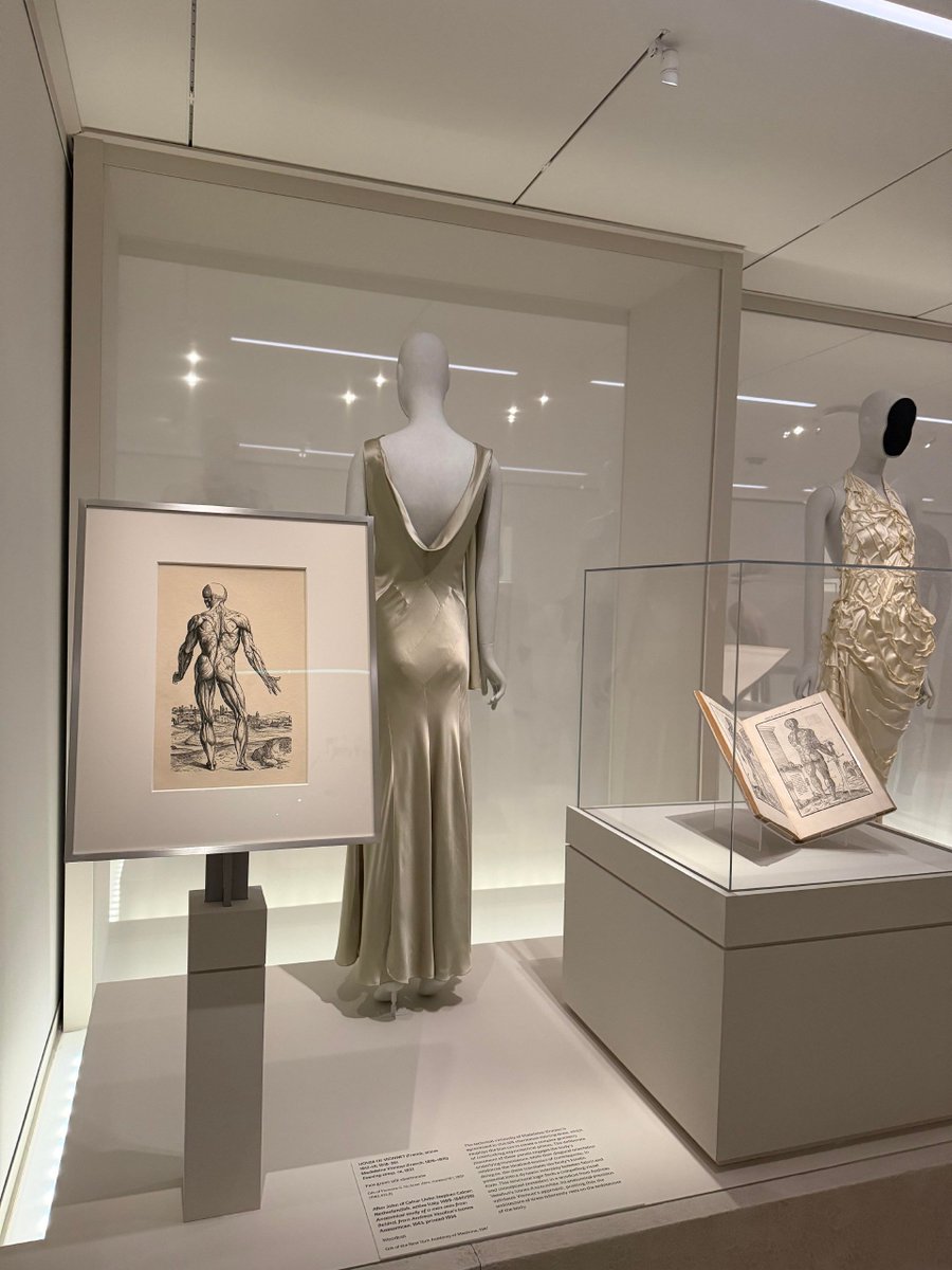 LenaHoffmann97's tweet photo. The Costume Art exhibition sponsored by Jeff Bezos &amp; Lauren Sánchez redefines fashion as fine art.
Silhouette tailoring and couture craft blend seamlessly with classical art history.
Truly a breathtaking showcase at The Met https://t.co/p9wxGrRRsq