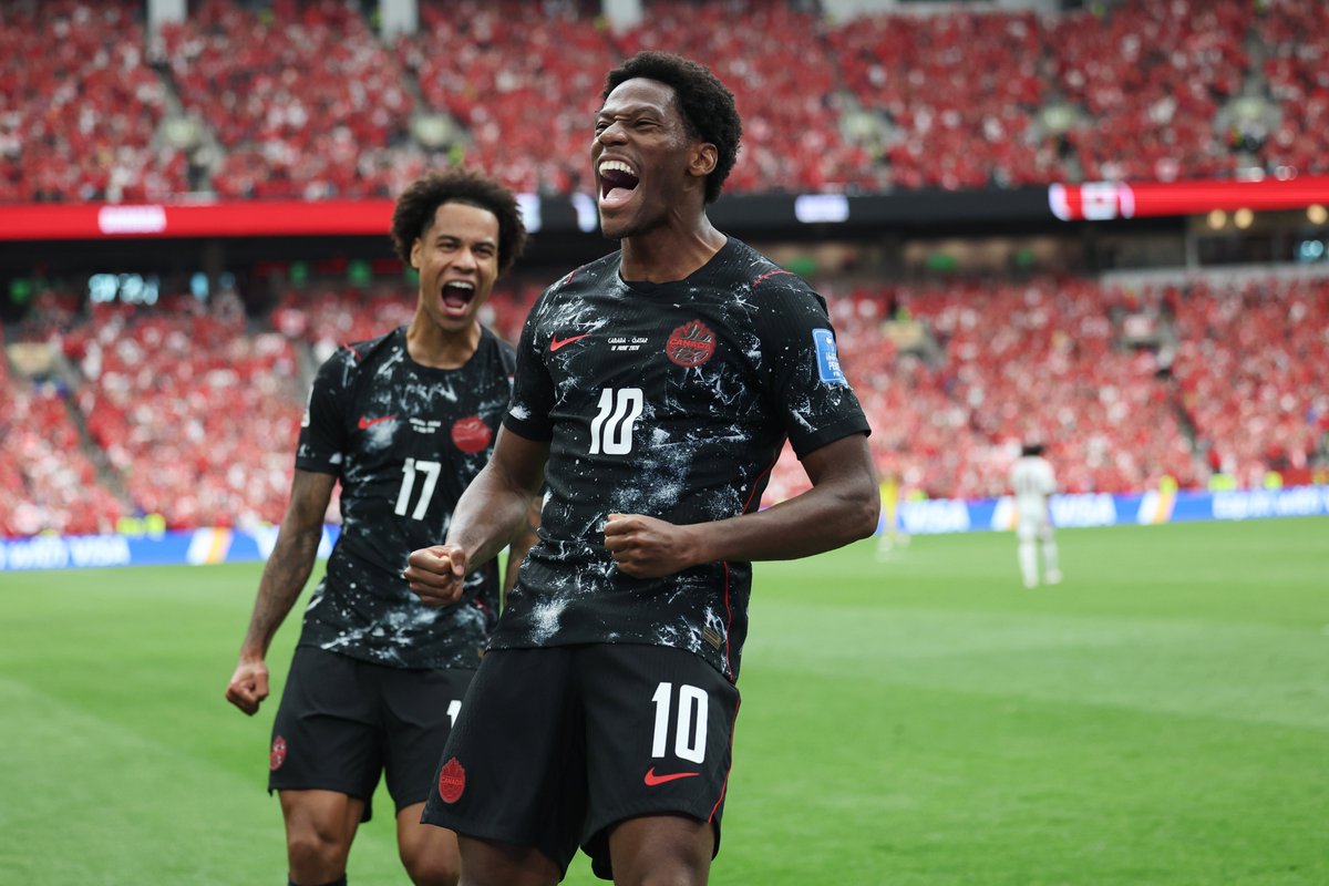 sonbahiscomx's tweet photo. ⚽️90+2' Eustaquio

Kanada, Güney Afrika'ya karşı 90+2'de bulduğu golle kazanıp adını Son 16 Turu'na yazdırdı.

🗓Adını Son 16 Turu'na yazdıran Kanada, Hollanda - Fas eşleşmesinin galibiyle eşleşecek.

#Worldcup #WC #BizimÇocuklar #TURUSA #FIFAWorldCup #TürkÖndeTürkİleri https://t.co/B5tYwt687l