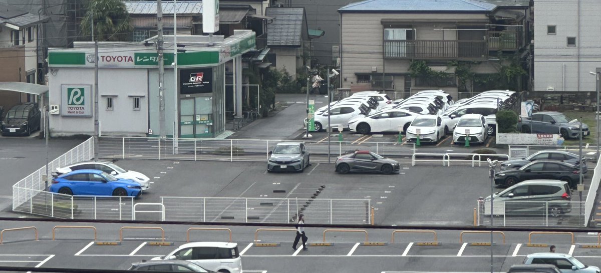 _totorun_'s tweet photo. 宇都宮の泊まったホテルからふと線路の反対側を見たら何やら激アツな光景が
月極の駐車場だろうか https://t.co/yxCioxV5bH
