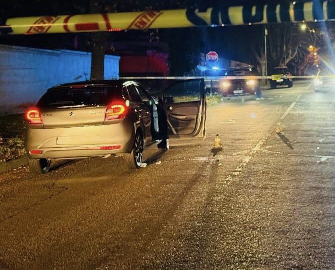 AdvoBarryRoux's tweet photo. Crime Intelligence Boss Major-General Feroz Khan has been shot in Third Avenue, Houghton, JHB. He has been rushed to hospital in a critical condition. https://t.co/lBdyub0Nlb