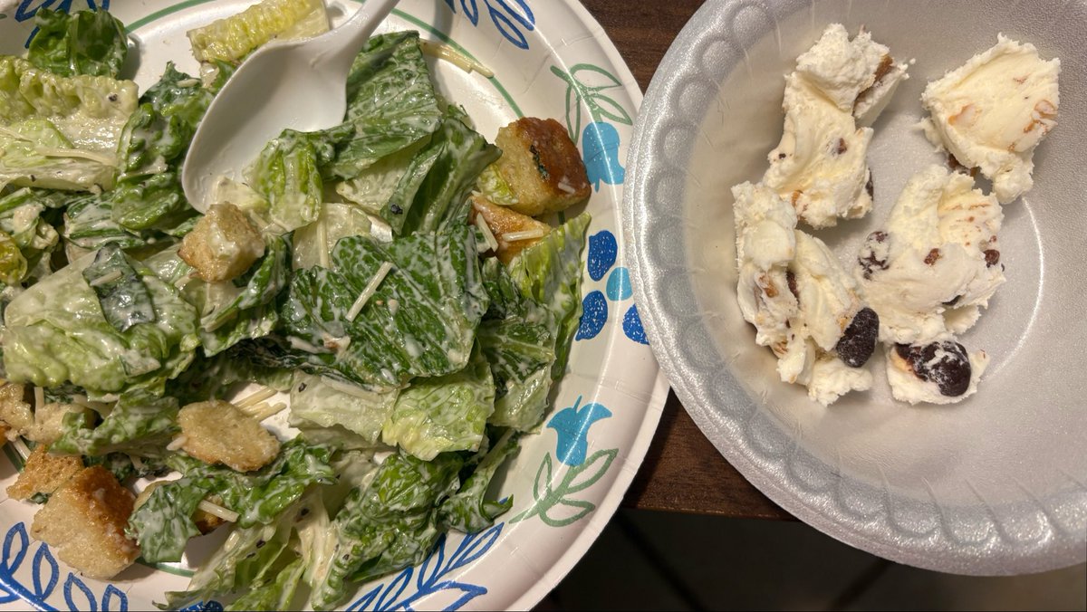 hungrychrys's tweet photo. my unaesthetic dinner. ate 900 cals today, burned 100. 800 cals total after a 32hr fast yesterday! https://t.co/11MkORCBiE