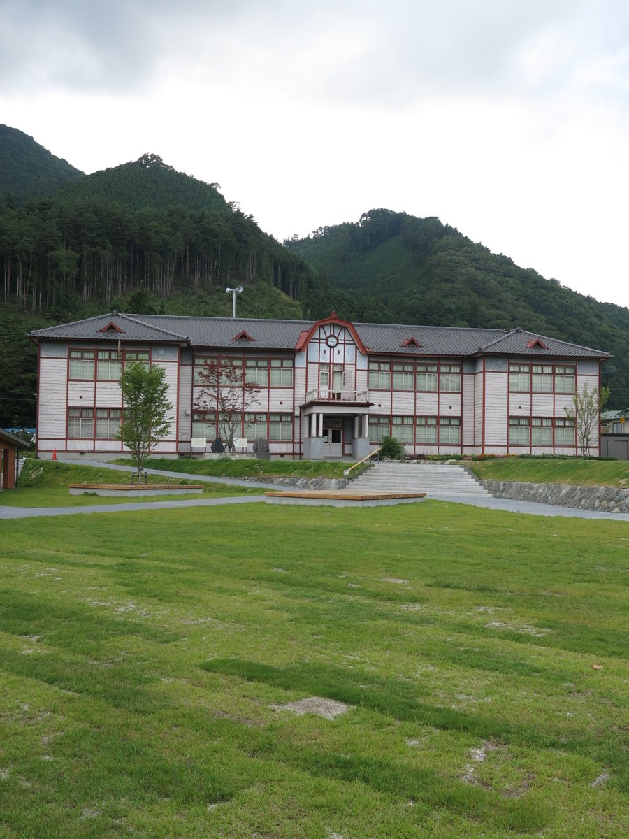 arquate1's tweet photo. 住田町民俗資料館（旧上有住小学校） 岩手県住田町
#近代建築 https://t.co/8MxcQuq0Yc