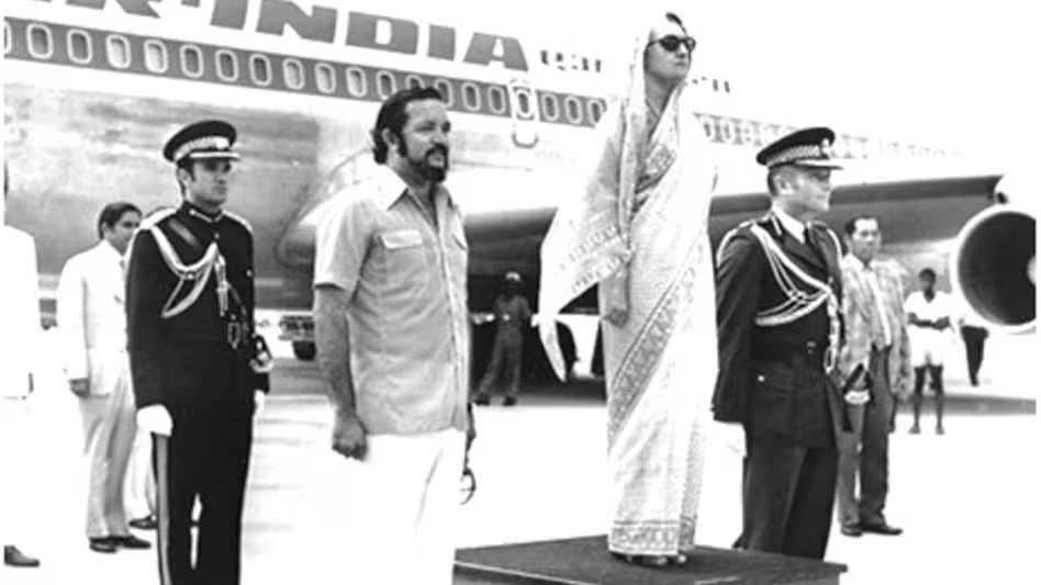 SwarajAjad's tweet photo. इसके बाद इंदिरा गांधी ने 1981 में फिर सेशेल्स का दौरा किया था। उनकी यात्रा के बाद, लगभग 34 साल तक किसी भी भारतीय प्रधानमंत्री ने सेशेल्स की यात्रा नहीं की थी https://t.co/nFkj3JpNdZ