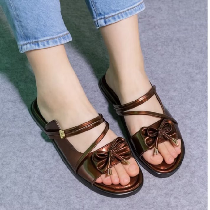sbtlee_sy's tweet photo. Nemuin sandal se aesthetic ini mumpung harganya ramah banget di kantong!🧸 Solnya dirancang anti slip jadi nyaman banget buat dipakai jalan. Detail silang di atasnya bikin sandal gak gampang lepas saat dipakai beraktivitas🎀💞
https://t.co/XL03Y6lSSz

#OOTD #RacunShopee #Sandal https://t.co/SUi1iTKKzM