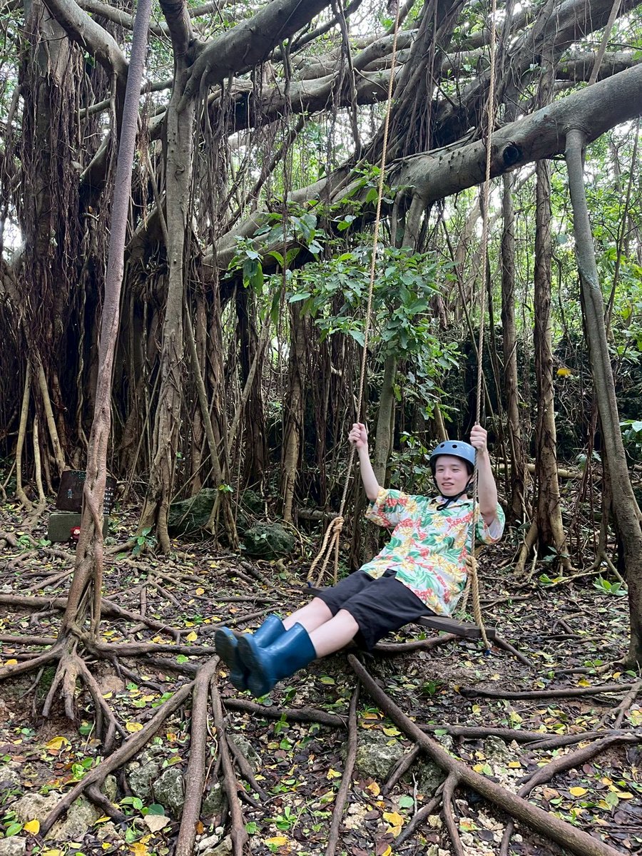 FigMeejpn's tweet photo. FigMeeを運営している株式会社メルタでは、6/25〜6/28まで沖縄旅行に行っておりました✨️

その際に社内メンバーを撮影した写真をフィギュア化してみました👀似ている...

この写真は那覇市でバギー体験をした時に出会った樹齢200年のガジュマルの木とのツーショットです🌴 https://t.co/6G4TH7yz60