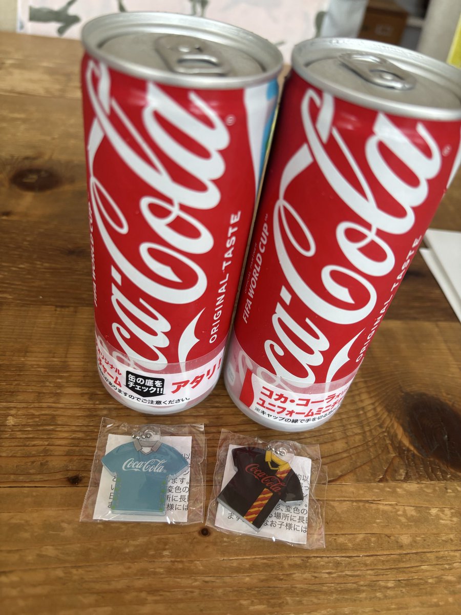 aurs6489's tweet photo. 自販機の当たりトイカメラが欲しくてかなりの数挑戦したけど、調べたらペットボトルの方にしかトイカメラなかったらしくて大横転 https://t.co/kxij0CAeAT