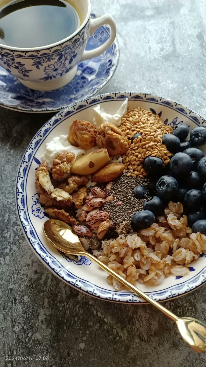 laurennjoycee's tweet photo. Just tried the new wild blueberry oat granola! Crunchy, naturally sweet, and packed with real fruit bits—perfect for morning yogurt or a quick snack. 10/10, already restocked!， https://t.co/CdUy3kYXeX