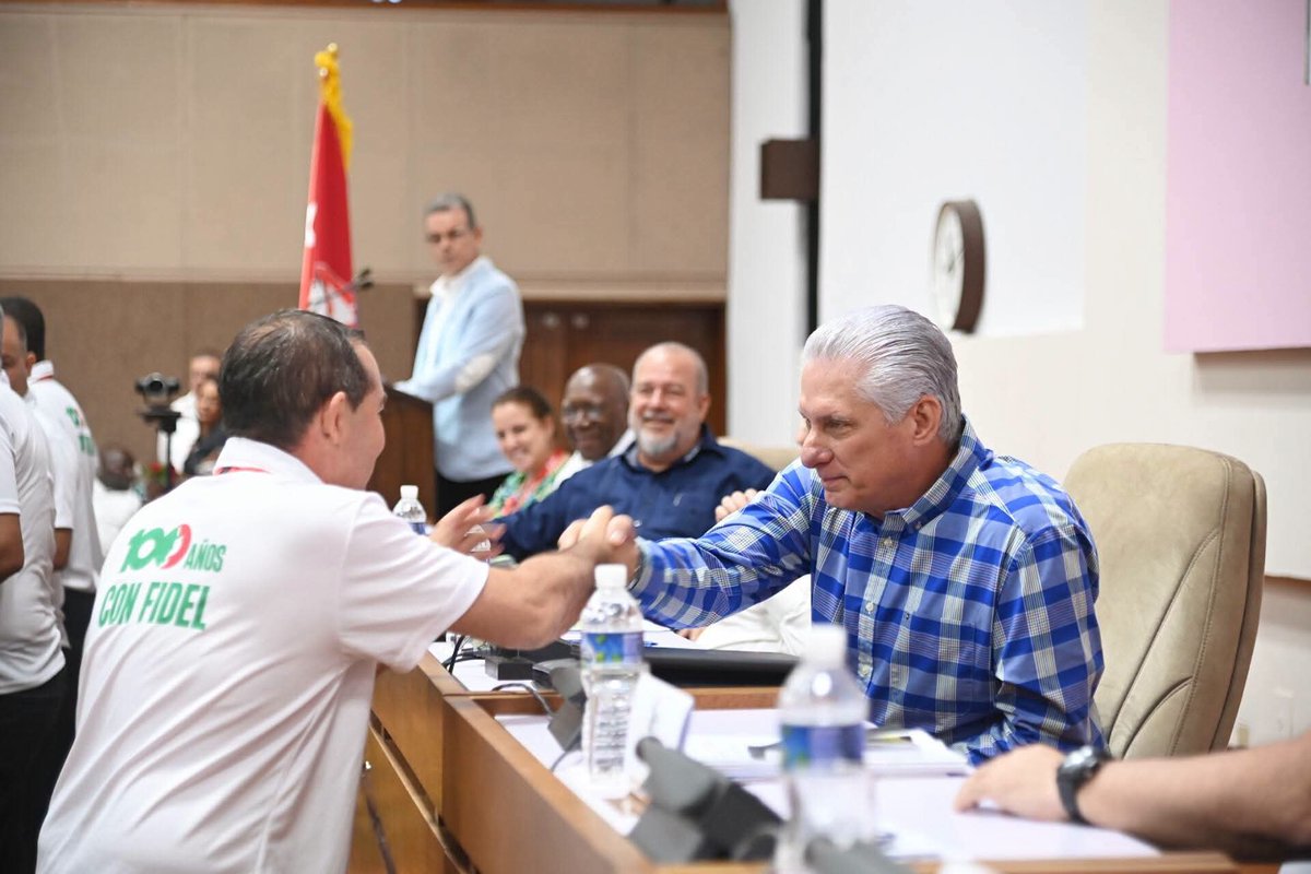 Director_Lajas's tweet photo. #Edusur #YoSigoAMiPresidente 
"No lograremos implementar bien estas transformaciones si como pueblo no nos involucramos todos y participamos de manera consciente y entusiasta; tampoco sino lo hacen como parte indisoluble de este pueblo, ustedes, líderes de nuestra clase obrera". https://t.co/hJXP1EEgsb