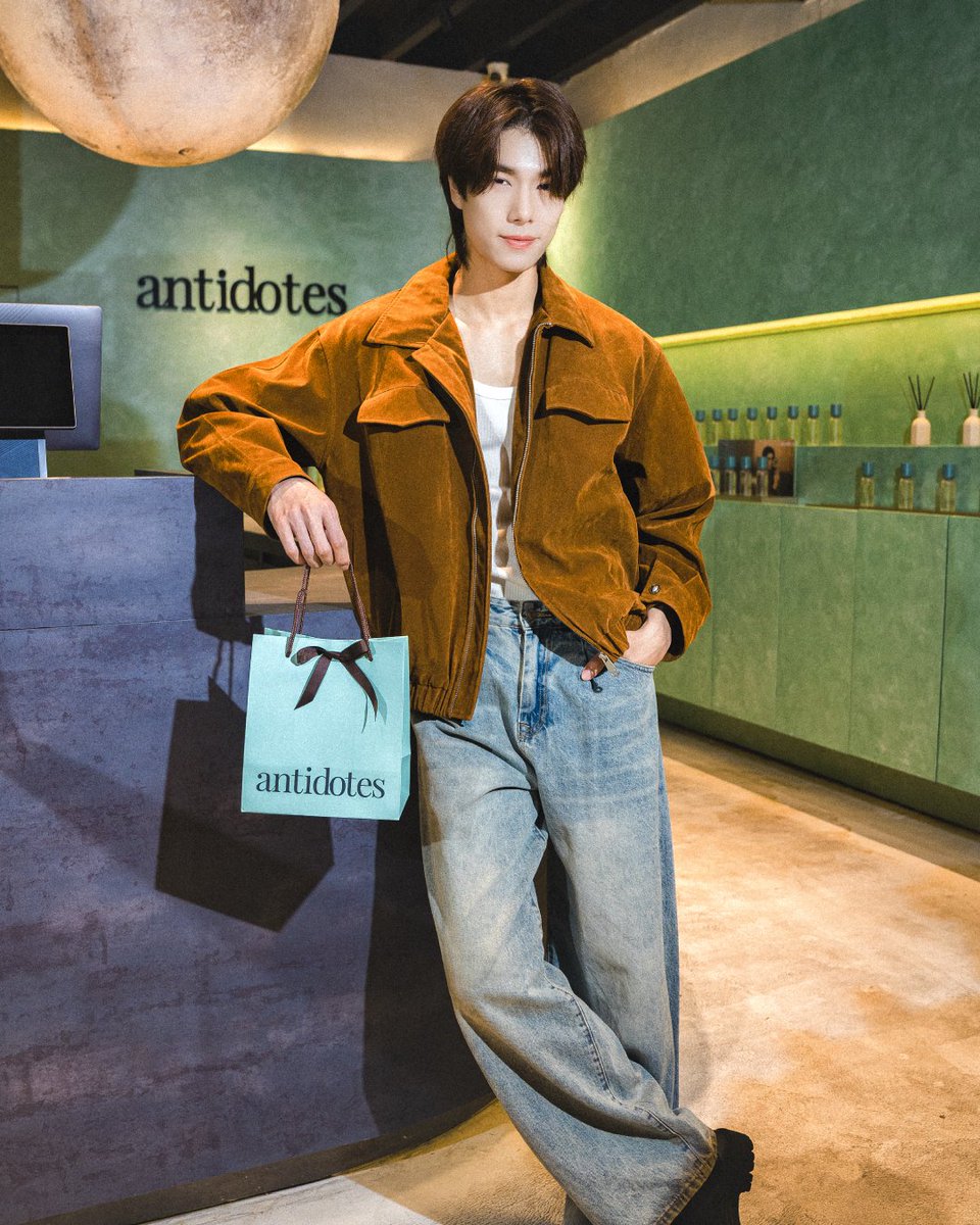 AntidotesTH's tweet photo. ร่วมสัมผัสเสน่ห์ของความหรูหราที่เรียบง่าย ท่ามกลางกลิ่นอาย ความร่วมสมัยอันเป็นเอกลักษณ์ของเราที่ Antidotes Flagship Store ทรงวาด

สําหรับใครที่อยากสัมผัสกลิ่นหอมแบบคุณภูวินทร์ เราขอชวนคุณมาค้นหากลิ่นที่ใช่ของคุณได้แล้ววันนี้ที่ Antidotes 

#Antidotes #AntidotesxPhuwin #AntidotesSongWat