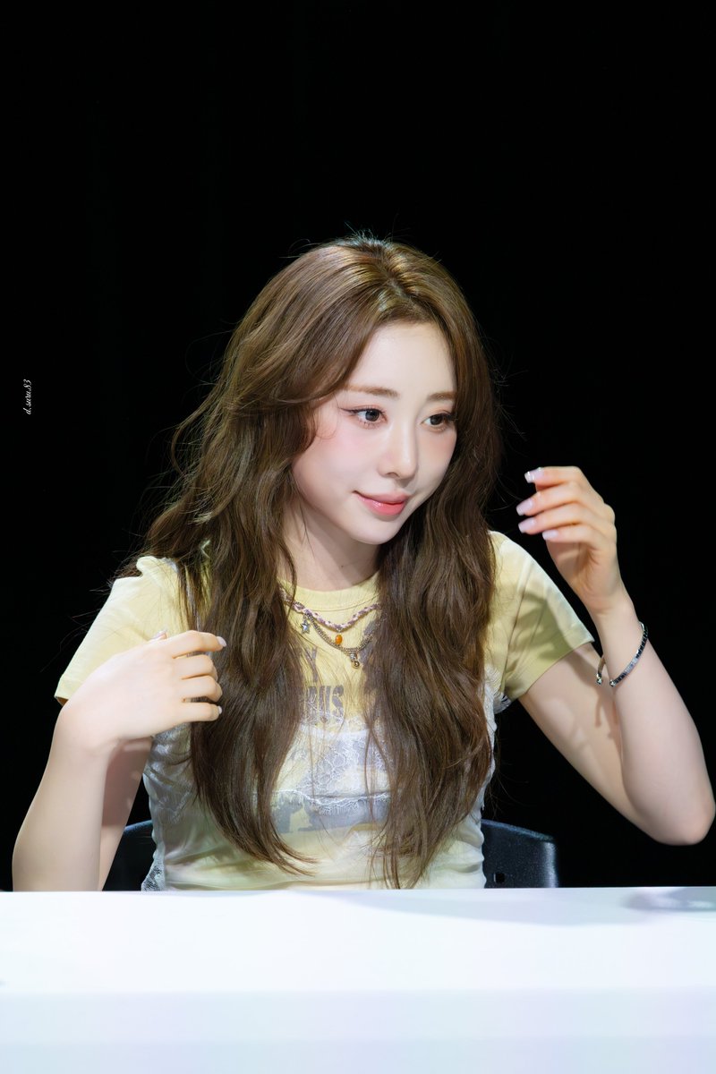 d_suru_83's tweet photo. 260628 
플러스챗 팬싸인회 
#연정 #Yeonjung #유연정 #아이오아이 #IOI https://t.co/xbFuCVtfsG