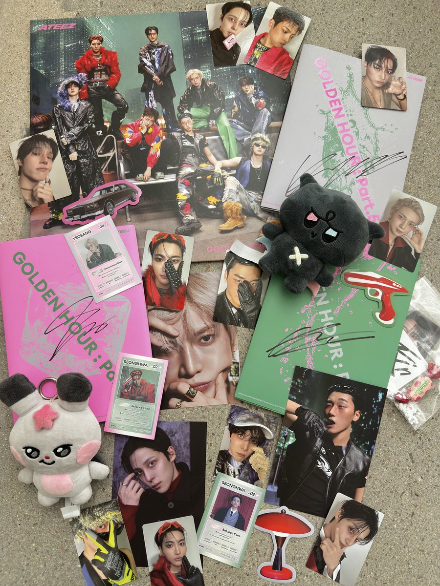 TiffanyMcC1's tweet photo. ATEEZ said “BAD,” and apparently my bank account took that personally. 💸❤️‍🔥

#ATEEZ #ATINY #GOLDENHOUR_Part5 #hello82 #82giveaway #TempeArizona

@hello82official @ATEEZofficial https://t.co/YpQTQguE7v