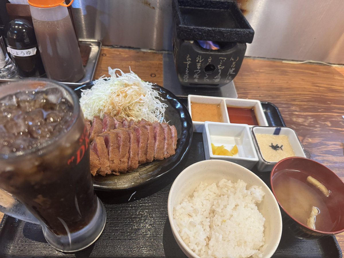 Ruk1a_1's tweet photo. あっという間の大阪旅行でした。

たくさん歩いて、たくさん疲れたけど、それ以上にたくさんの思い出ができた数日間でした。
初めて見る景色、美味しいご飯、出会った人たち。その一つひとつがすごく楽しくて、「また来たいな」と思える街になりました。

今回は台風の影響で時間が足りなくて行けなかった場所もたくさんあるので、次はもっとゆっくり大阪を満喫しようと思います。「冬辺りに」

そして無事に関東へ帰ってきました。
また今日から配信も頑張るので
これからもよろしくお願いします。

次はエアタグ買います💦

ただいま、関東。